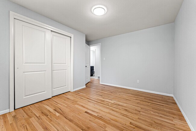 Building Photo - 3512 W Berry Dr