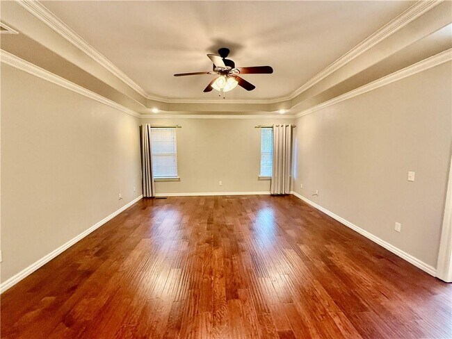 Building Photo - 305 Meadows Ct