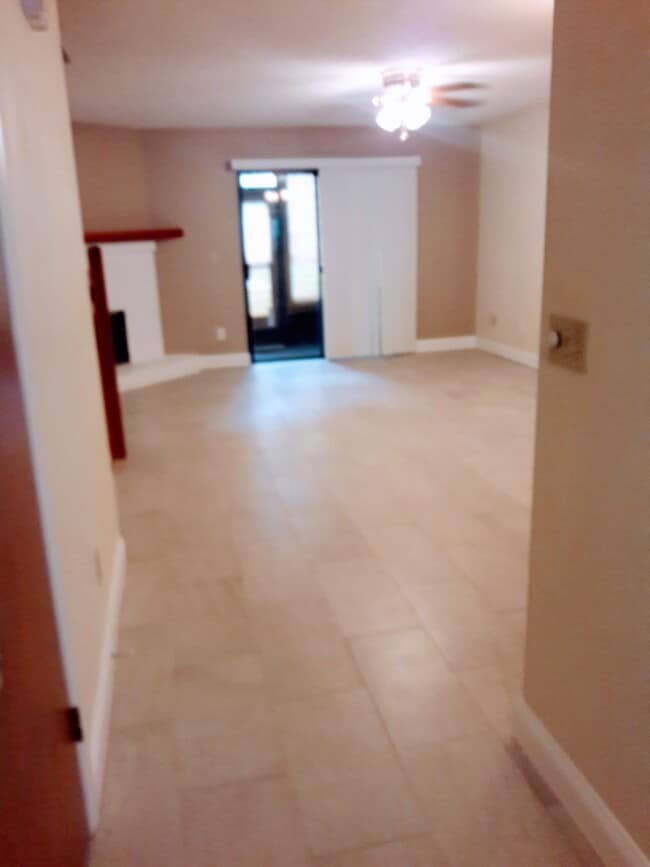 Building Photo - 401 Sandlewood Cove