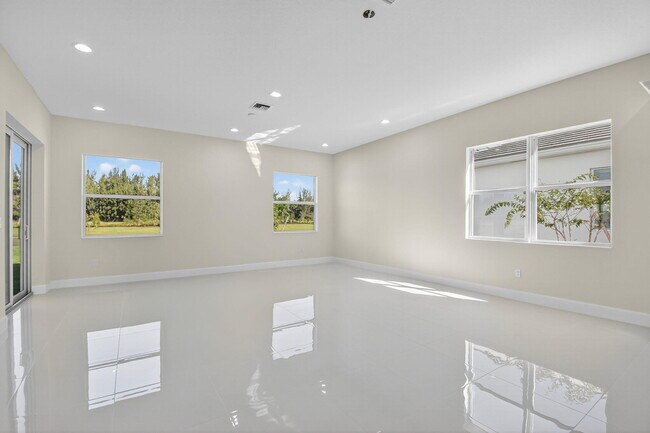 Building Photo - 15120 Wildwood Cir