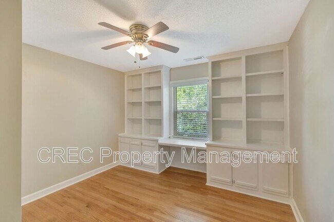 Building Photo - 2327 W Palmer Dr