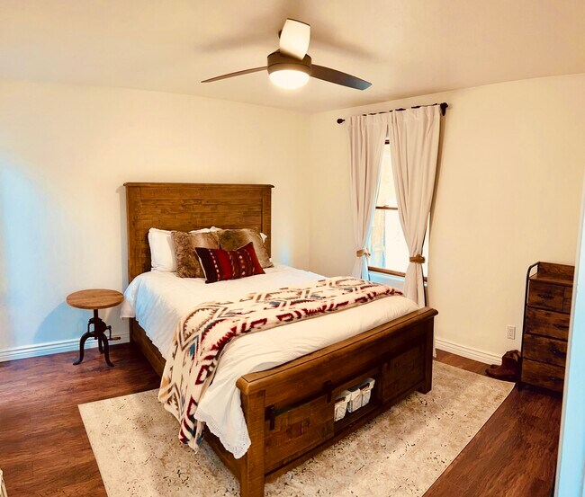 Building Photo - 3258 Nizhoni Dr