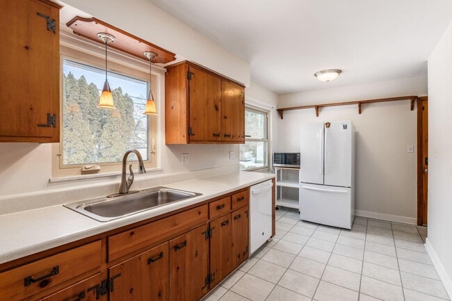 Building Photo - 724 Drummond Ct