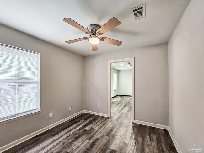 Building Photo - 4770 Skyline Dr