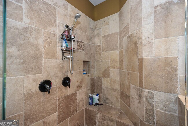 Building Photo - 2210 Spalding Dr