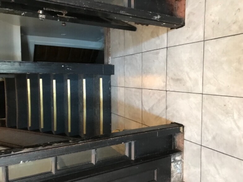 Building Photo - 7116 S Harvard Ave