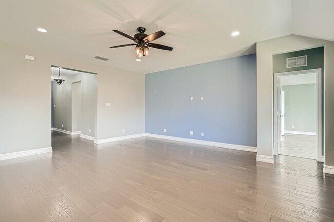 Building Photo - 3404 Glendale Ln