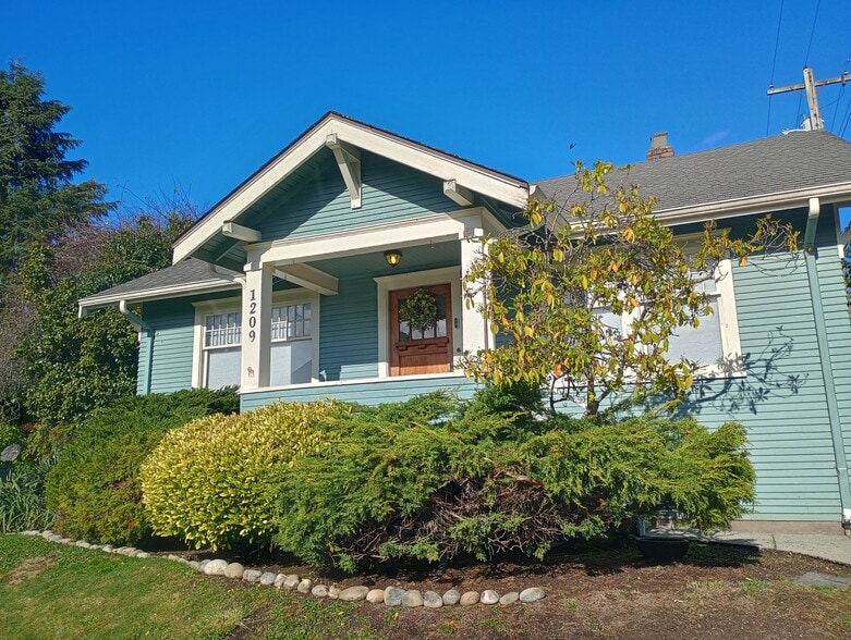 Primary Photo - 1209 32nd St