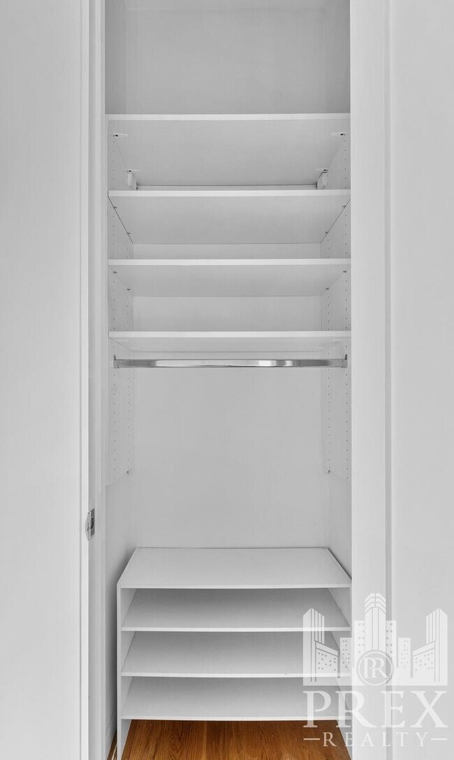 Building Photo - 227 Waverly Place