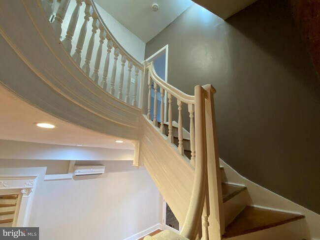 Building Photo - 19 T St NE