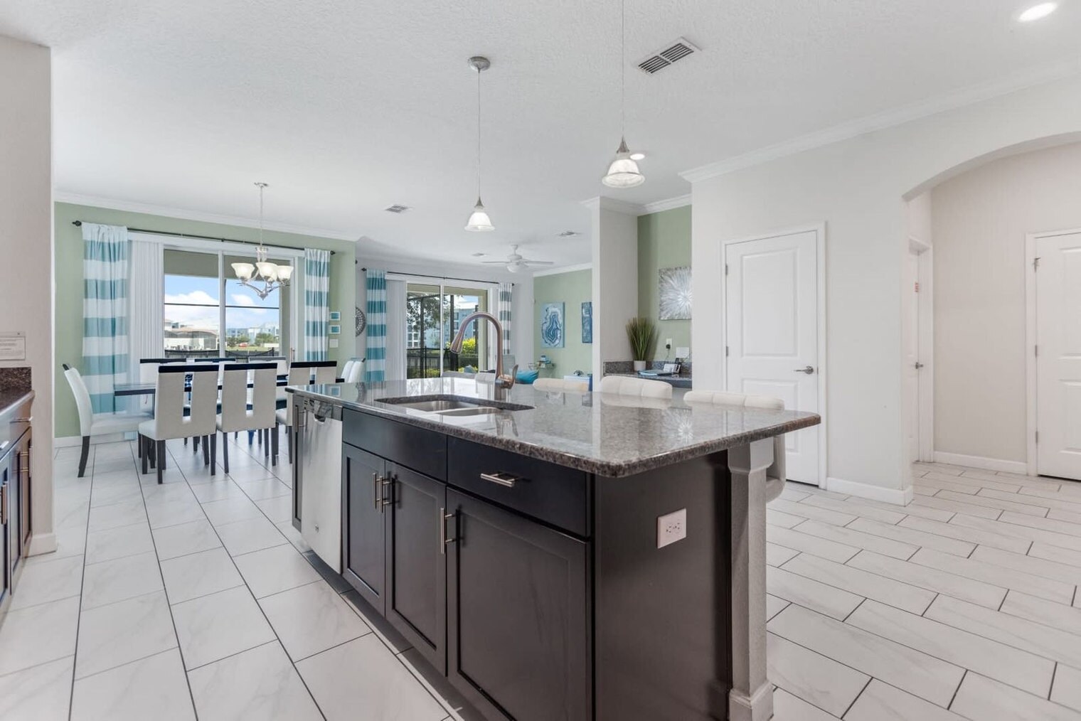 Building Photo - 4743 Kings Castle Cir