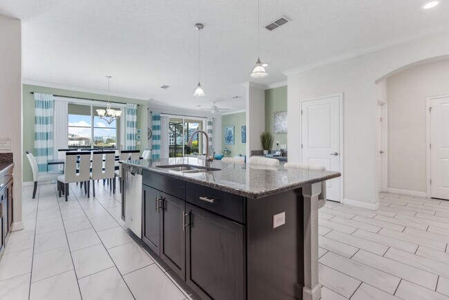 Building Photo - 4743 Kings Castle Cir