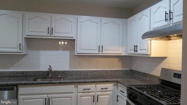 Building Photo - 16202 Ellipse Terrace