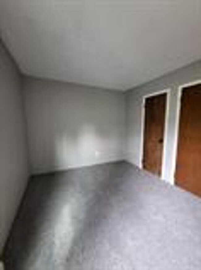Building Photo - Heat included! Walk to gondola or town!