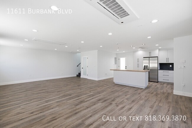 Building Photo - 11611 Burbank Blvd