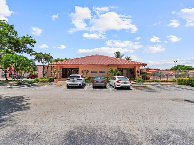 Building Photo - 7170 Fairway Dr