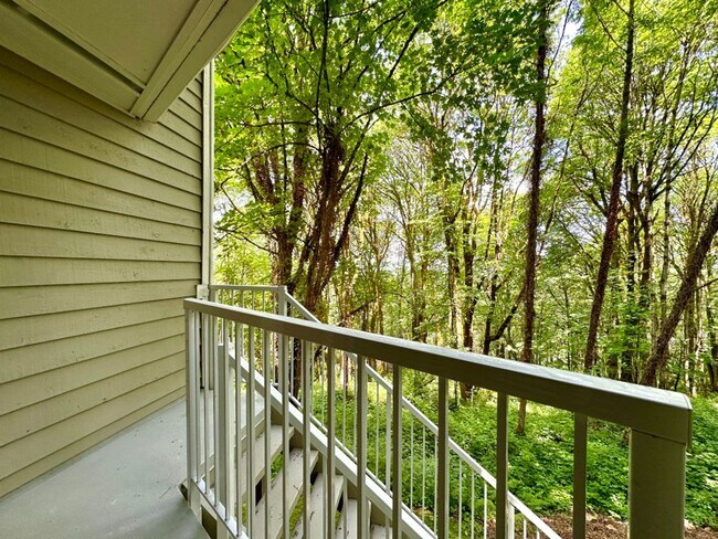 Building Photo - 2Bd/2Ba Bellevue Condo