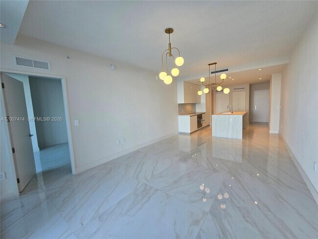 Building Photo - 700 NE 24th St