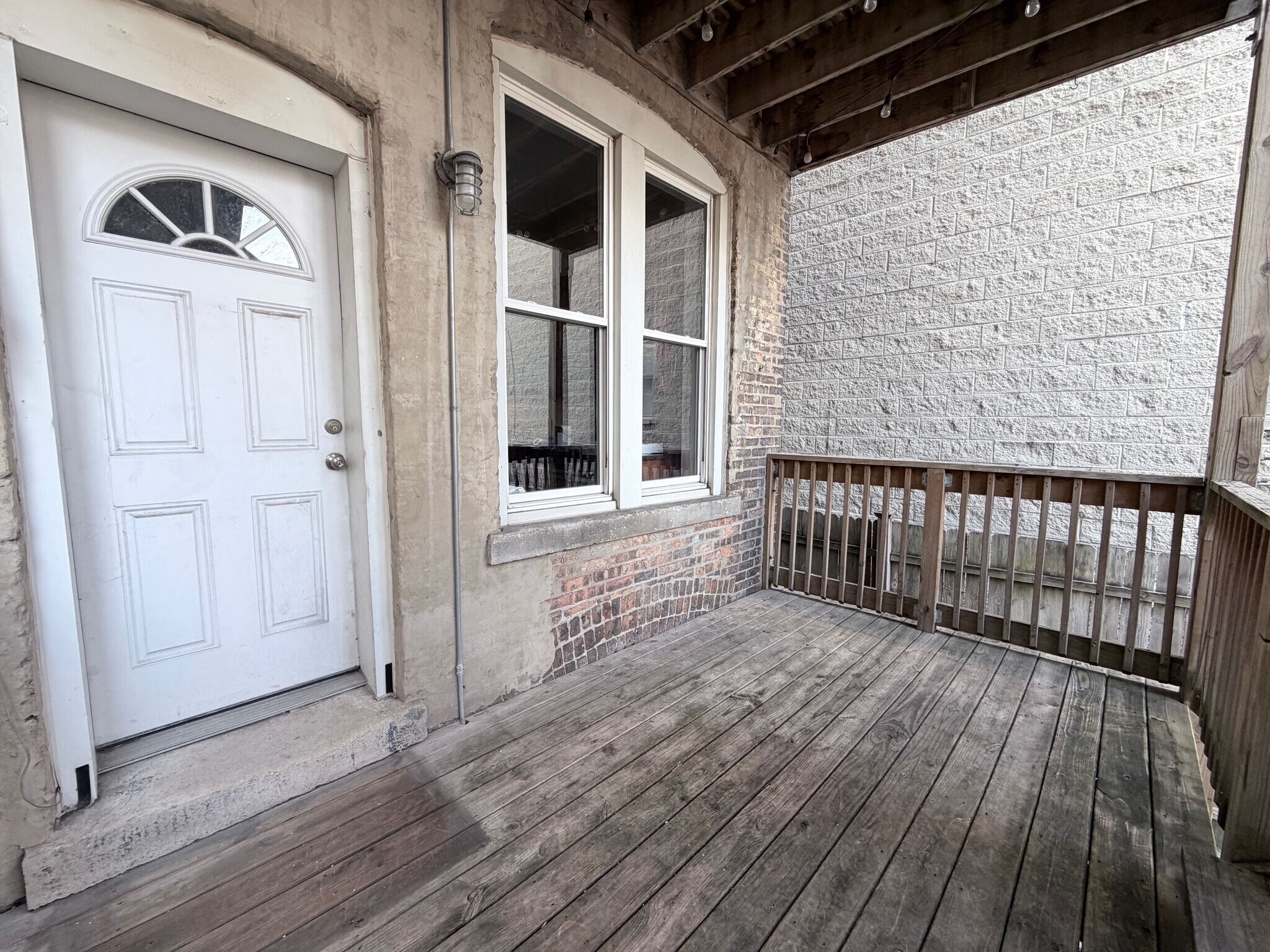 Building Photo - 1471 W Erie St