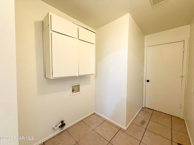 Building Photo - 9490 E Catalina Dr