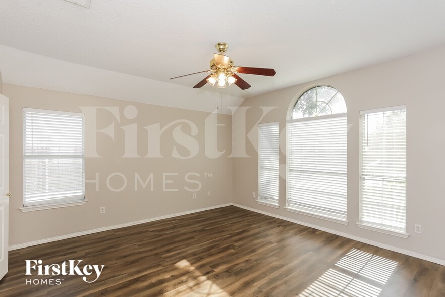 Building Photo - 1146 Finch Cir