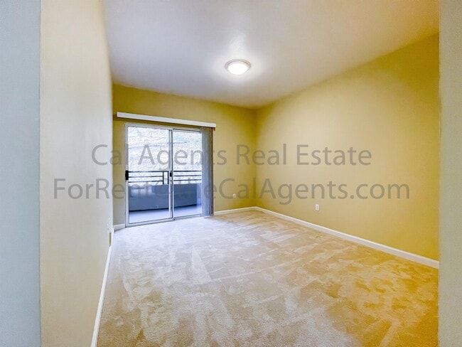 Building Photo - 260 Caldecott Ln