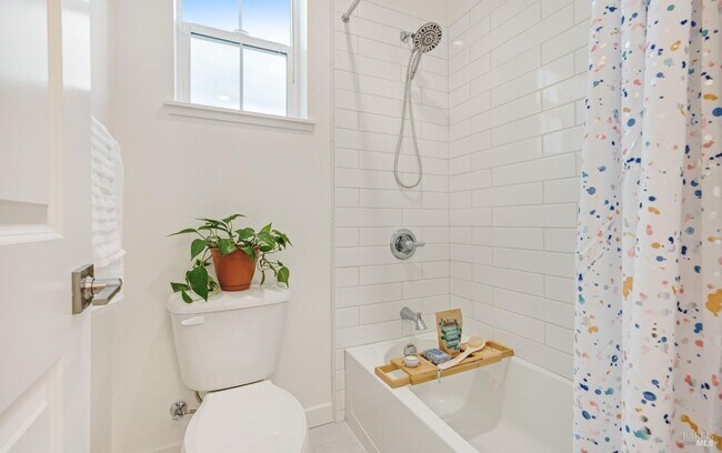 Building Photo - 1747 Linden Ln