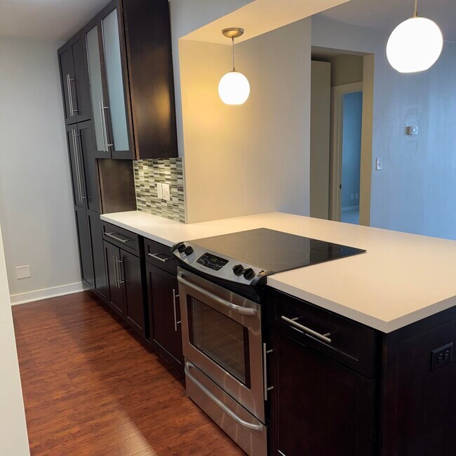 Building Photo - 1660 N Prospect Ave