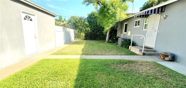 Building Photo - 1230 N Altadena Dr