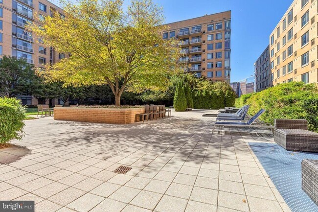 Building Photo - 440 L St NW