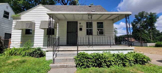 Primary Photo - 1612 S Liddesdale St