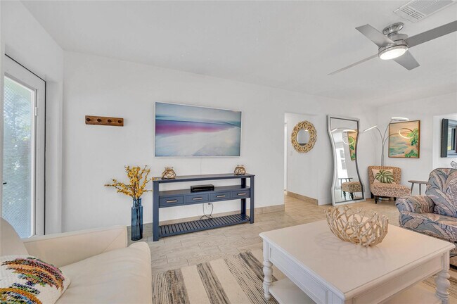 Building Photo - 1300 Mango Isle