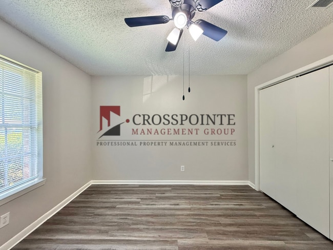 Building Photo - 2 Bedroom 1.5 Bathroom Triplex in Tyler!