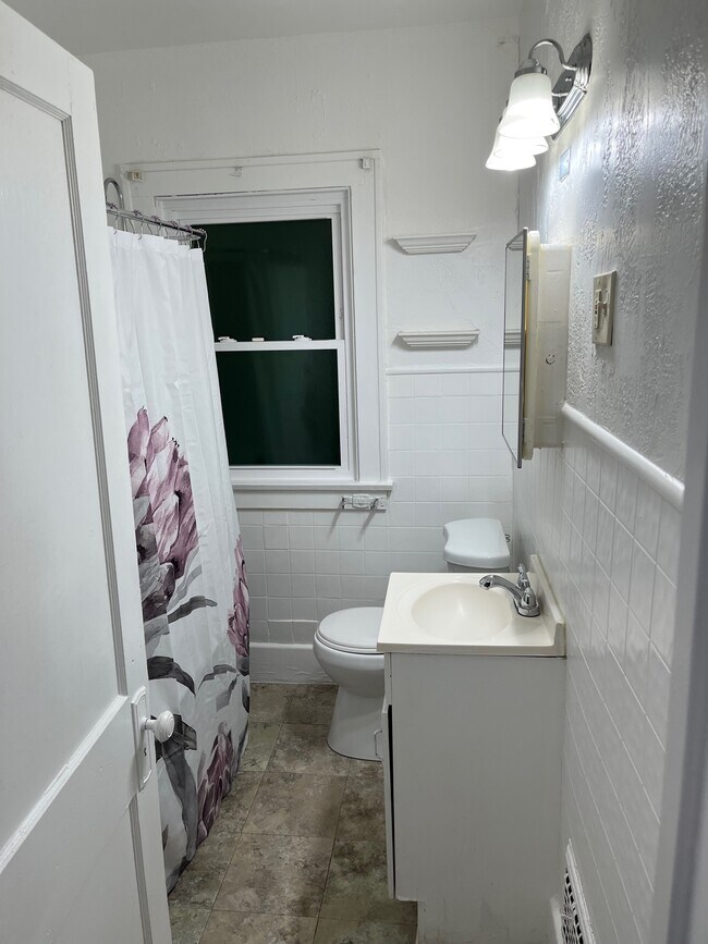 Building Photo - 518 W Earle Ave