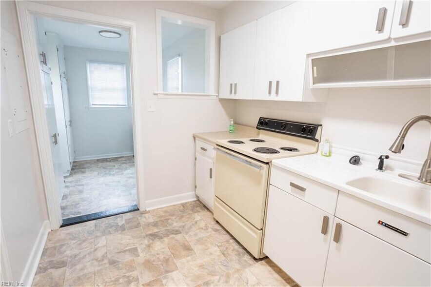 Building Photo - 504 Beacon Rd