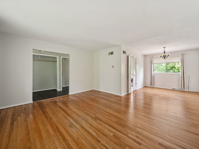 Building Photo - 189 S Park Blvd
