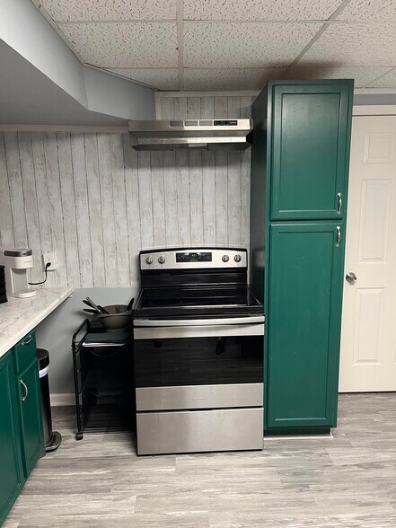 Building Photo - 2013 Addison Rd NE