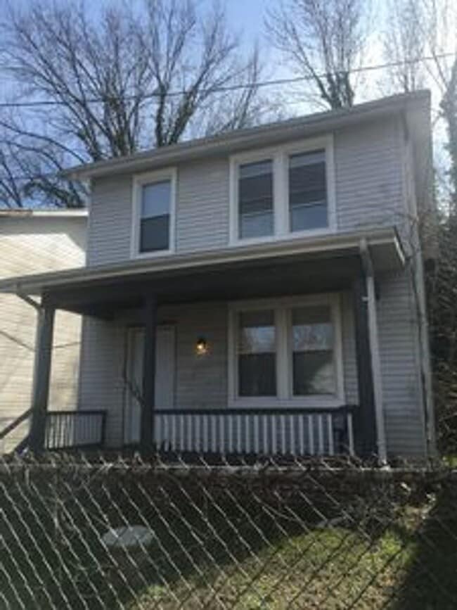 Building Photo - 3.5 bed house in Fulton Hill! Enjoy the beautiful neighborhood, central hvac, laundry, yard!