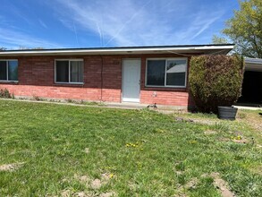 Building Photo - 2 Bedroom, 1 Bathroom Duplex