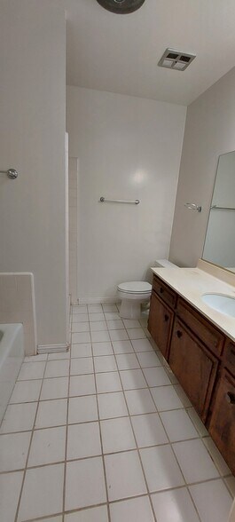 Building Photo - 1122 Peck Dr