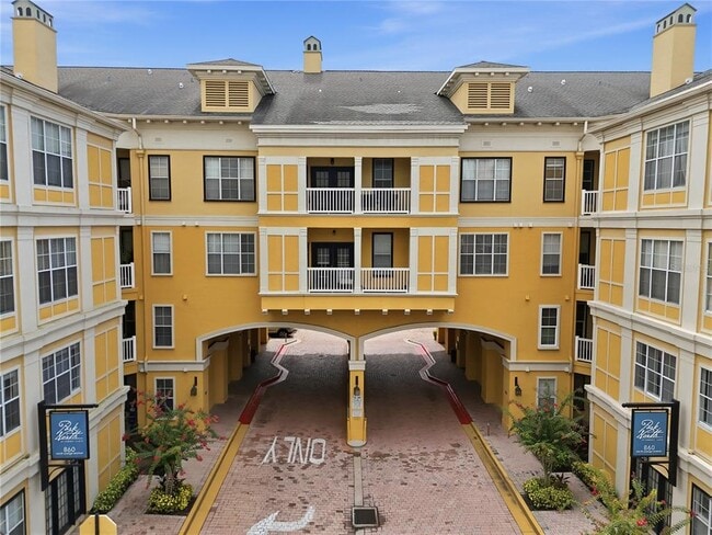 Building Photo - 860 N Orange Ave