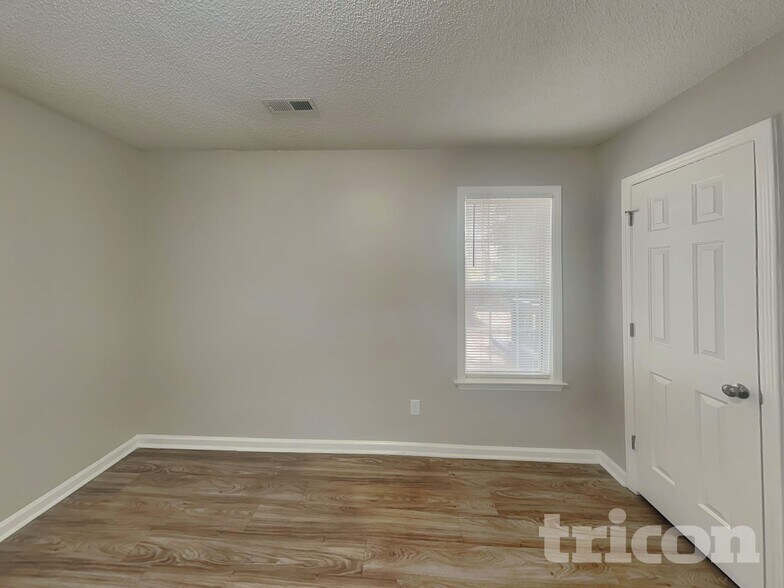 Building Photo - 217 Clear Springs Ct