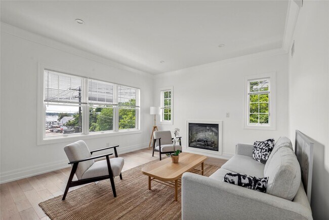 Building Photo - 22 Sagamore Hill Dr