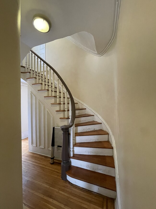 Grand staircase - 988 N 5th St