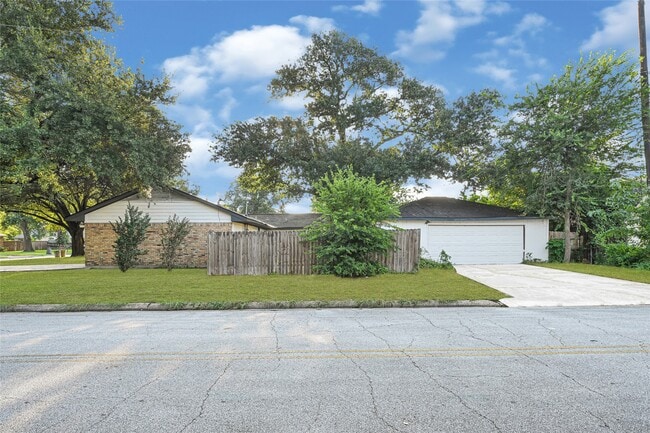 Building Photo - 122 Gruss Dr