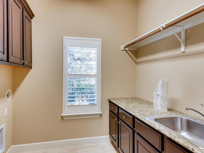 Building Photo - 215 Reveille Rd