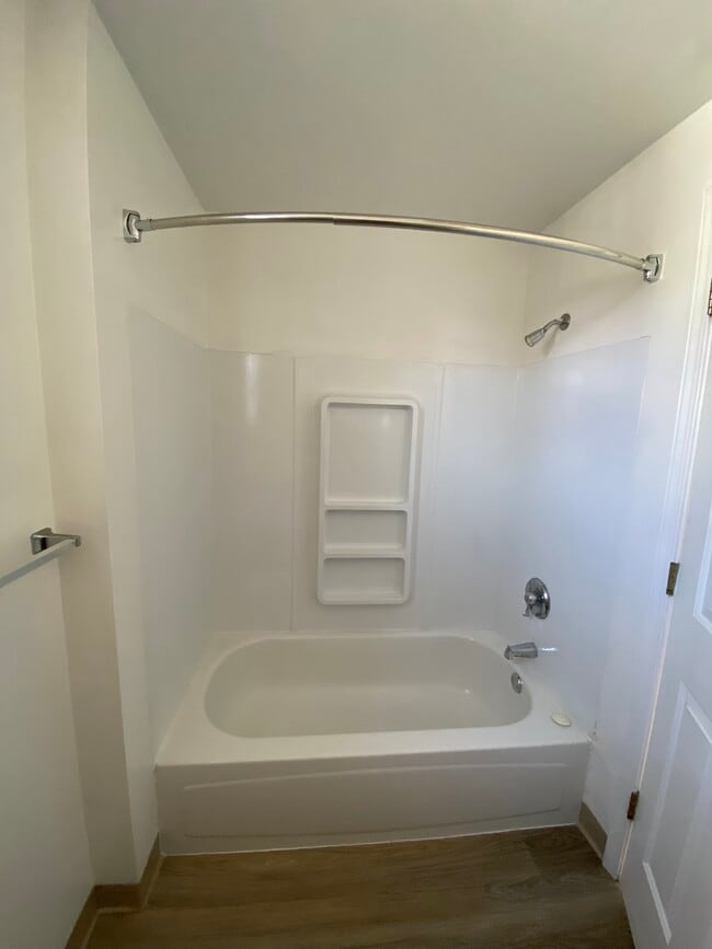 Building Photo - 505 Hawley Ave
