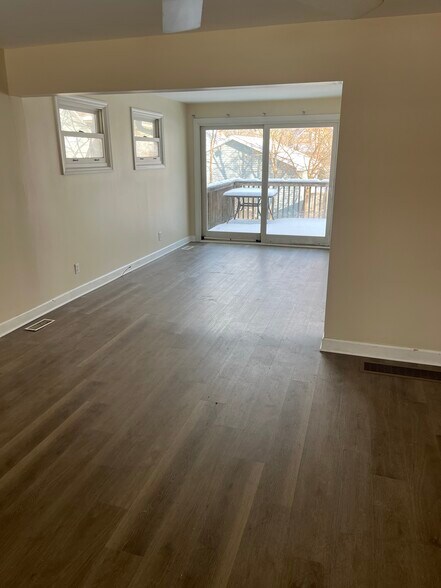 Building Photo - 379 N Lake St