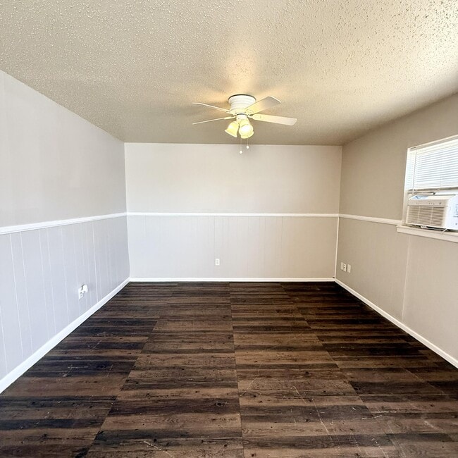 Building Photo - 924 44th St