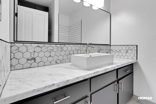 Building Photo - Charming 2BR Condo in Fresno